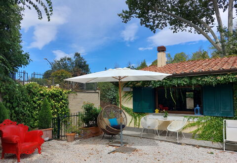 Green Suite On The Roof - Roma With No Kitchen: Cielo, Pianta, Nube, Proprietà, Mobilia, Costruzione, Tavolo, Azzurro, Shade, Albero