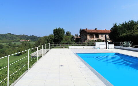 La Casa Dei Nonni, House With Private Pool, Torino: Cielo, Acqua, Costruzione, Pianta, Albero, Piscina, Rettangolo, Erba, Casa, Shade