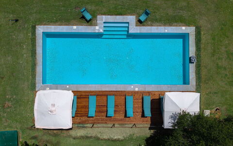 Villa Aiale: Piscina, Blu, Tempo Libero, Ricorrere, Mobili Da Esterno, Materiale Composito, Mobilia, Terme, Shade, Lettino