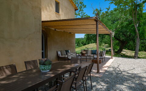Villa Aiale: Legna, Mobili Da Esterno, Mobilia, Shade, Struttura Esterna, Tavolo Esterno, Sedia, Terrazza, Giardino, Pergola