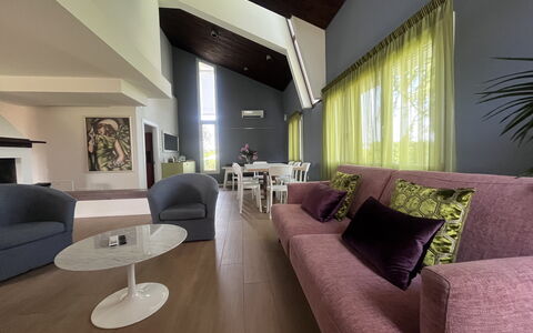 Villapronti: Interior Design, Mobilia, Pavimentazione, Pavimento, Soffitto, Camera, Illuminazione, Divano, Soggiorno, Casa