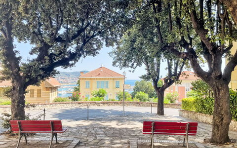 Mareviglia - Meereswunder: Pianta, Mobilia, Costruzione, Proprietà, Panchina, Albero, Cielo, Finestra, Shade, Mobili Da Esterno