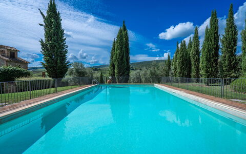 La Tesa Country House With Pool S. Gimignano: Blu, Piscina, Eco Hotel, Landscaping, Hacienda, Sempreverde, Larice, Villa