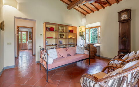 La Tesa Country House With Pool S. Gimignano: Cornice, Proprietà, Mobilia, Legna, Comfort, Interior Design, Pavimento, Porta, Pavimentazione, Soggiorno
