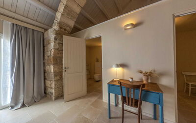 Camera 7 - Camera Matrimoniale - Masseria Vaccaro: Legna, Tavolo, Costruzione, Tenda, Interior Design, Sala, Pavimentazione, Pavimento, Soggiorno, Latifoglie