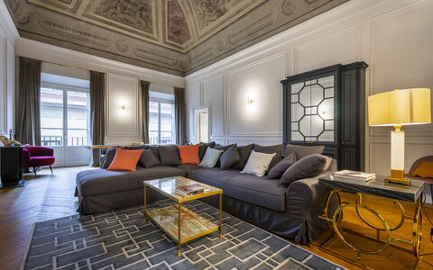Albizi Penthouse Luxury Apartment In Florence By P: Mobilia, Cornice, Proprietà, Divano, Tavolo, Comfort, Interior Design, Legna, Finestra, Illuminazione