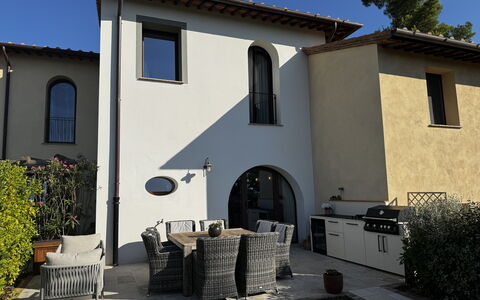 Ciliegino Spereto Apartment, Pool And Relax , Mont: Casa, Zona Residenziale, Casa, Porta, Estate, Shade, Cortile, Villa, Balcone, Hacienda