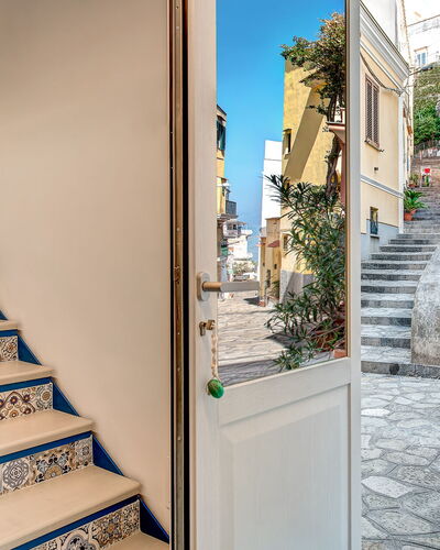 Casetta Di Laura In Massa Lubrense: Pianta, Proprietà, Costruzione, Azzurro, Finestra, Casa, Vaso Di Fiori, Legna, Le Scale, Pianta Della Casa
