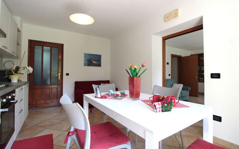 Apartment With Garden, Del Corlo Lake, Belluno: Tavolo, Mobilia, Proprietà, Cabinetry, Sedia, Illuminazione, Interior Design, Costruzione, Pianta Della Casa, Pavimento