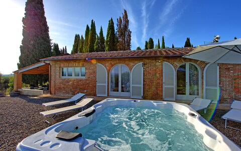 Casa Andrea: Cielo, Nube, Finestra, Proprietà, Costruzione, Pianta, Acqua, Albero, Casa, Architettura