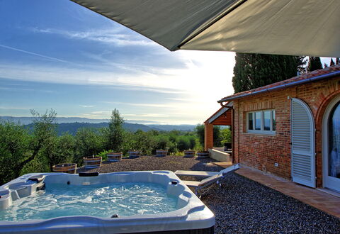 Casa Andrea: Acqua, Cielo, Nube, Pianta, Finestra, Costruzione, Piscina, Azzurro, Shade, Architettura