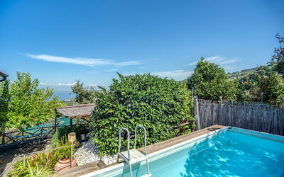 Villa Solaria With Private Pool: Acqua, Cielo, Pianta, Nube, Proprietà, Piscina, Azzurro, Vegetazione, Albero, Zona Residenziale