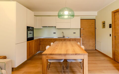 Val Genova: Mobilia, Interior Design, Controsoffitto, Pavimentazione, Cabinetry, Pavimento, Cucina, Legna, Soffitto, Lampada