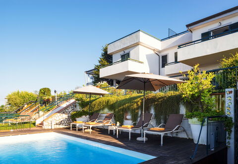 Villa Golfo Di Napoli With Private Pool: Acqua, Pianta, Cielo, Proprietà, Costruzione, Piscina, Finestra, Sedia, Mobili Da Esterno, Ombrello