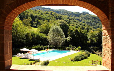 Residence Marino: Proprietà, Piscina, Paesaggio Naturale, Erba, Estate, Architettura, Casa, Albero, Immobiliare, Paesaggio