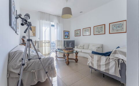 Breath-taking Portofino Promontory Seaview: Mobilia, Pavimentazione, Interior Design, Pavimento, Soffitto, Camera, Appartamento, Illuminazione, Casa, Soggiorno