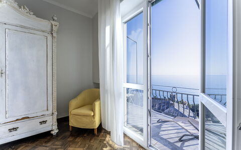 Breath-taking Portofino Promontory Seaview: Pavimento, Pavimentazione, Interior Design, Mobilia, Appartamento, Mare, Camera, Porta, Pavimento In Legno, Oceano