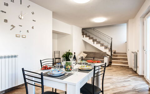 Clementine Country House: Tavolo, Mobilia, Proprietà, Sedia, Legna, Interior Design, Illuminazione, Pavimentazione, Tavola, Pavimento