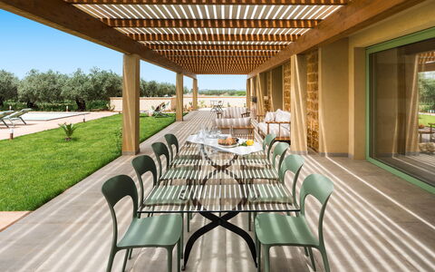 Cavial: Tavolo, Mobilia, Pianta, Sedia, Legna, Interior Design, Shade, Albero, Erba, Mobili Da Esterno