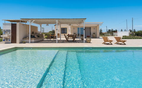 Villa Paolina: Acqua, Cielo, Piscina, Azzurro, Pianta, Shade, Mobili Da Esterno, Tempo Libero, Materiale Composito, Immobiliare
