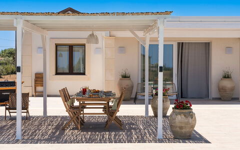 Villa Paolina: Costruzione, Pianta, Cielo, Proprietà, Mobilia, Finestra, Vaso Di Fiori, Azzurro, Shade, Porta