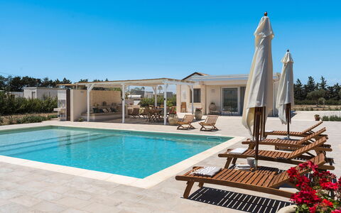 Villa Paolina: Acqua, Cielo, Pianta, Proprietà, Costruzione, Piscina, Azzurro, Shade, Zona Residenziale, Tempo Libero
