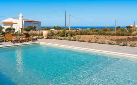 Villa Paolina: Acqua, Cielo, Pianta, Giorno, Azzurro, Piscina, Blu, Costruzione, Arecales, Rettangolo
