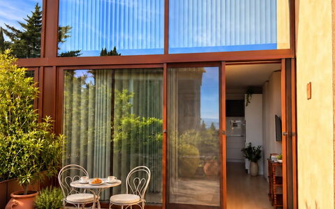 Melaiolo Modern Apartment with Pool, Montaione, To: Legna, Casa, Color Legno, Eco Hotel, Shade, Bicchiere, Vaso Di Fiori, Pianta Della Casa, Balcone, Latifoglie