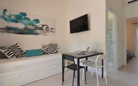 Costa Rei 510: Pianta, Mobilia, Tavolo, Costruzione, Cielo, Sedia, Nube, Shade, Finestra, Legna