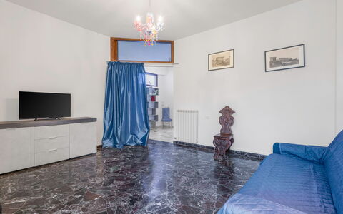 Romina Apartment, Florence, Campo Marte: Pavimentazione, Pavimento, Interior Design, Appartamento, Camera, Soffitto, Soggiorno, Divano, Pavimento In Legno