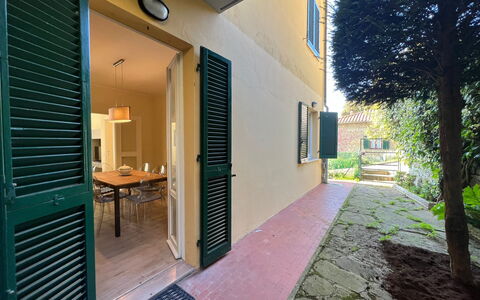 Casa Maria: Pianta, Proprietà, Giorno, Costruzione, Finestra, Shade, Legna, Porta, Architettura