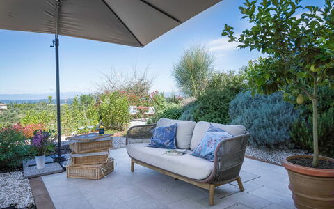 Punteriolo Spereto Family Apartment With Pool,: Pianta, Proprietà, Mobilia, Cielo, Azzurro, Vaso Di Fiori, Shade, Mobili Da Esterno, Architettura, Interior Design