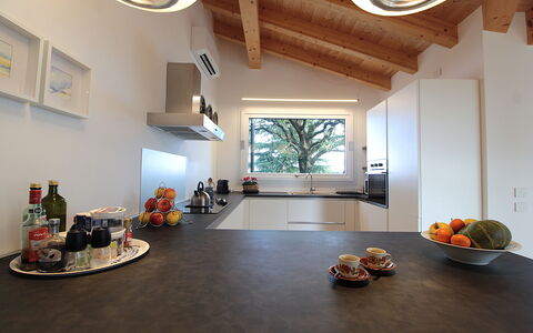 Casa Delle Eriche, Colli Euganei, Pool, Wifi: Interior Design, Controsoffitto, Cucina, Mobilia, Pavimentazione, Soffitto, Legna, Casa, Lampada, Cabinetry