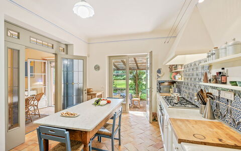 Casale Rosa: Mobilia, Interior Design, Pavimentazione, Legna, Cucina, Controsoffitto, Pavimento, Soffitto, Cabinetry, Casa