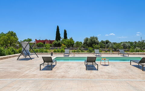Villa Normanni: Cielo, Proprietà, Acqua, Albero, Mobili Da Esterno, Shade, Pianta, Urban Design, Paesaggio, Tempo Libero