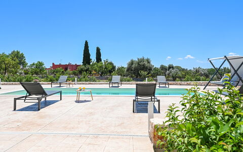 Villa Normanni: Cielo, Azzurro, Pianta, Shade, Piscina, Lotto, Urban Design, Mobili Da Esterno, Albero, Tempo Libero