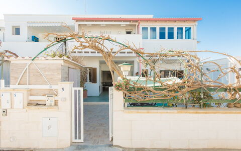 Casa Laura: Shade, Calcestruzzo, Balcone, Struttura Esterna