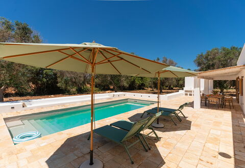 Villa Jolie: Mobili Da Esterno, Piscina, Mobilia, Ombrello, Shade, Sedia, Ricorrere, Eco Hotel, Design, Landscaping