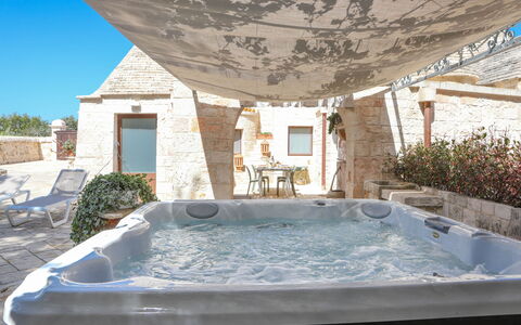Country Trullo Rosso With Jacuzzi Alberobello: Acqua, Pianta, Proprietà, Blu, Azzurro, Costruzione, Vasca Da Bagno, Architettura, Interior Design