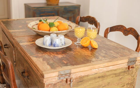 Country Trullo Rosso With Jacuzzi Alberobello: Cibo, Tavolo, Mobilia, Tavola, Frutta, Arancia, Legna