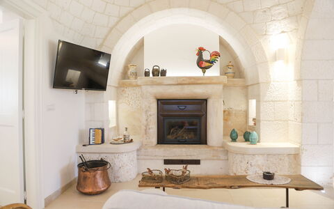 Country Trullo Rosso With Jacuzzi Alberobello: Proprietà, Costruzione, Interior Design, Legna, Tavolo, Soggiorno, Pavimento, Pavimentazione, Focolare, Divano
