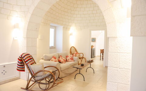 Country Trullo Rosso With Jacuzzi Alberobello: Mobilia, Costruzione, Interior Design, Legna, Casa, Comfort, Pavimento, Pavimentazione, Finestra, Sedia