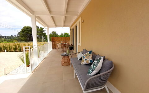 Apartments In Villa Selva, Locorotondo, Puglia: Pianta, Interior Design, Albero, Legna, Costruzione, Shade, Pianta Della Casa, Pavimento, Portico, Immobiliare