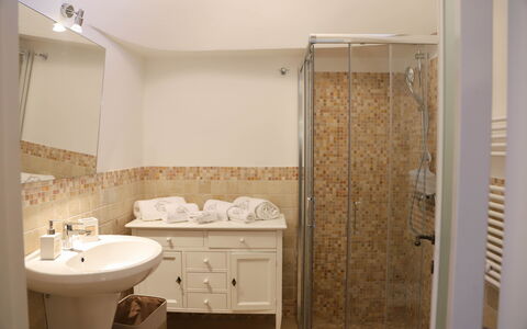 Country Trullo Verde, Wifi, Alberobello: Rubinetto, Idraulico Fixture, Lavello, Lavandino Del Bagno, Mobiletto Del Bagno, Bagno, Illuminazione, Architettura, Legna, Interior Design