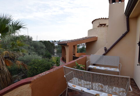 Appartamento Faro In Budoni: Cielo, Proprietà, Costruzione, Nube, Pianta, Legna, Zona Residenziale, Immobiliare, Urban Design, Facciata