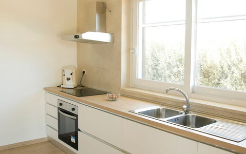 Villa Mariarosaria - Dimora Esclusiva con Piscina: Cucina, Controsoffitto, Interior Design, Pavimentazione, Parete, Legna, Pavimento, Elettrodomestico Da Cucina, Soffitto, Cabinetry