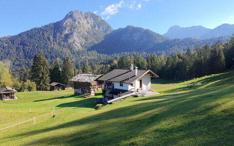 Baita Mountain View Pale San Martino: Geografia Montane, Albero, Montagna, Collina, Catena Montuosa, Casa, Highland, Hill Station, Villetta, Valle