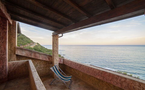 Villetta Seaside Sardegna: Legna, Mare, Oceano, Costiera E Morfologie Oceanic, Costa, Balcone, Color Legno, Baia, Tropici, Spiaggia