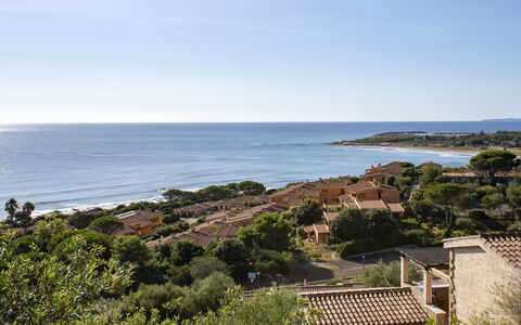Villetta Seaside Sardegna: Cielo, Blu, Acqua, Orizzonte, Costa, Estate, Mare, Zona Residenziale, Costiera E Morfologie Oceanic, Paesaggio