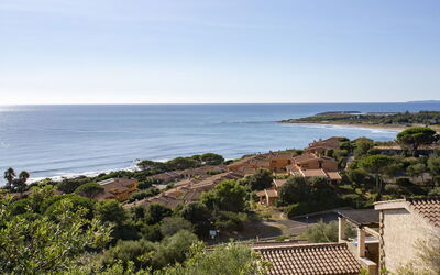 Villetta Seaside Sardegna: Cielo, Blu, Acqua, Orizzonte, Costa, Estate, Mare, Zona Residenziale, Costiera E Morfologie Oceanic, Paesaggio